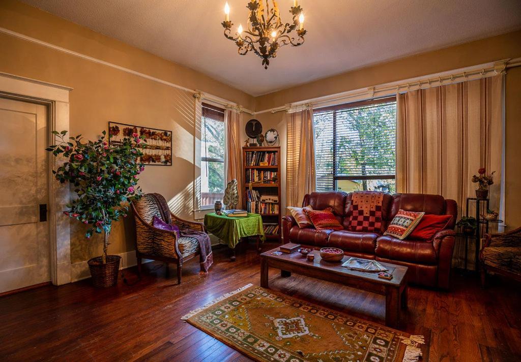 Historic Mitchell House Bed and Breakfast Sulphur Springs Buitenkant foto