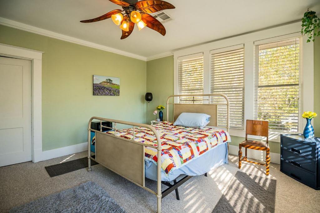 Historic Mitchell House Bed and Breakfast Sulphur Springs Buitenkant foto