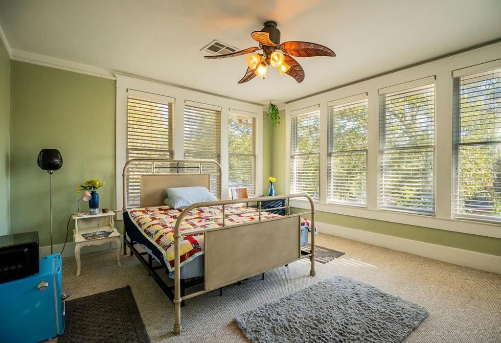 Historic Mitchell House Bed and Breakfast Sulphur Springs Buitenkant foto
