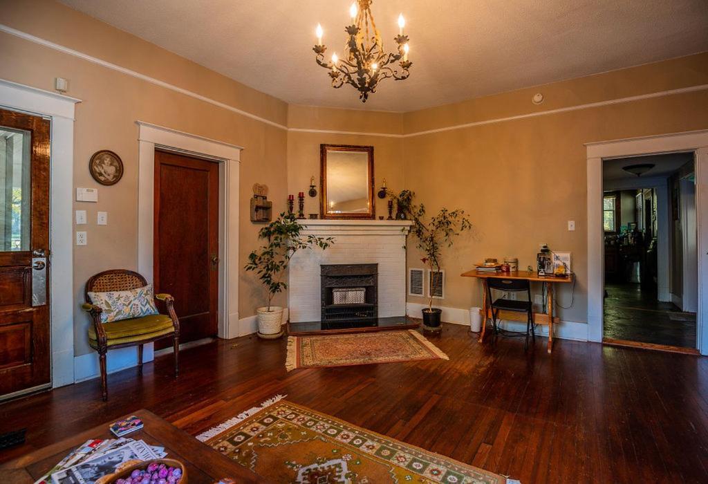 Historic Mitchell House Bed and Breakfast Sulphur Springs Buitenkant foto
